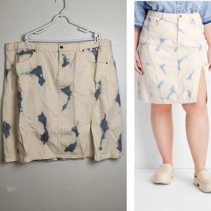 Future Collective Target 🎯High Rise Midi Denim Skirt Plus Size White/Blue